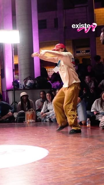 Maxime Marongiu en performance Krump