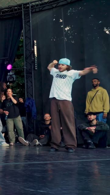 Performance Krump de Maxime sur scène